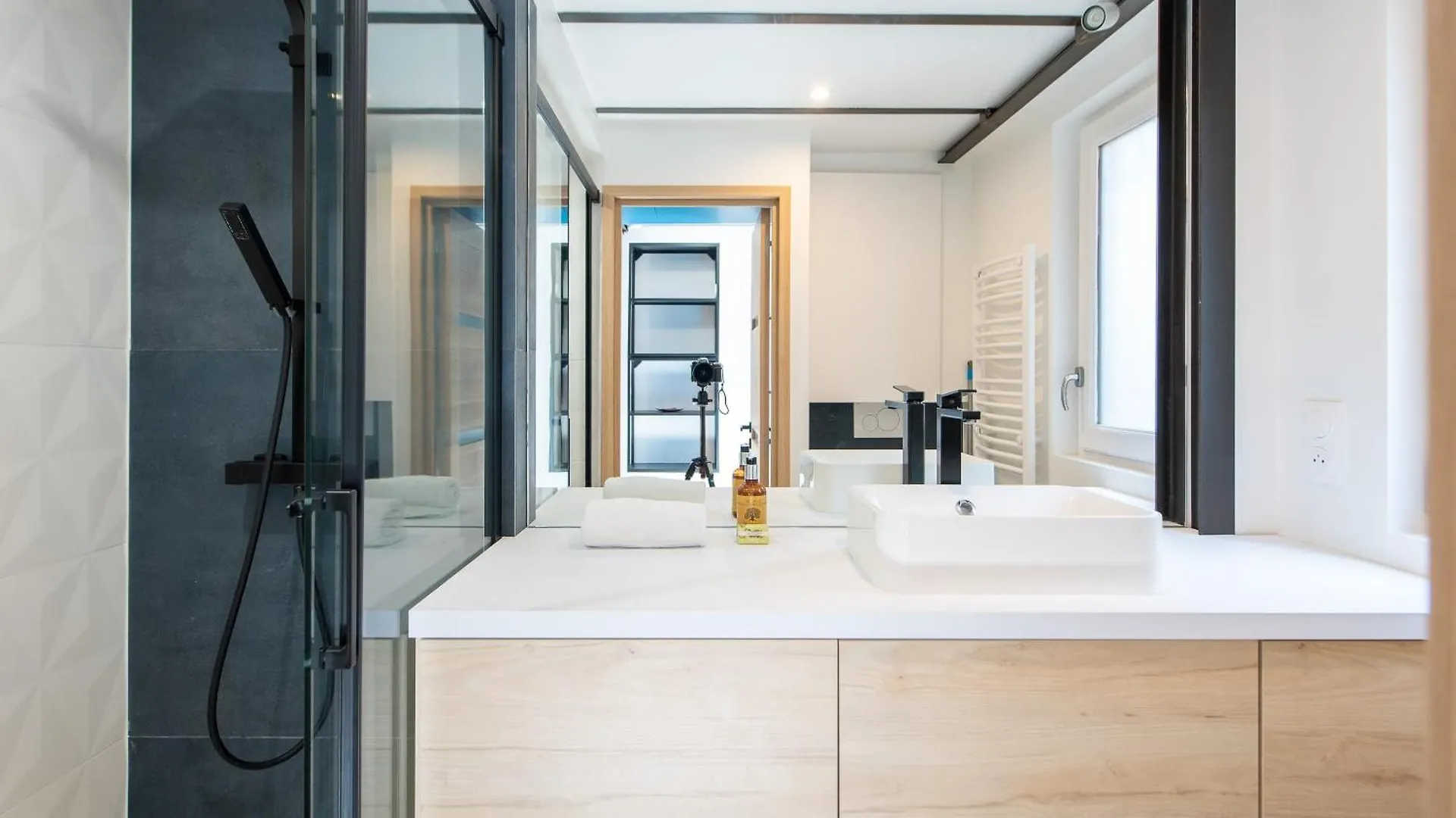 Apartment Le Chanceux Fabuleux Duplex En Design, Pour Loisir En Couple Ou Congres Cannes France